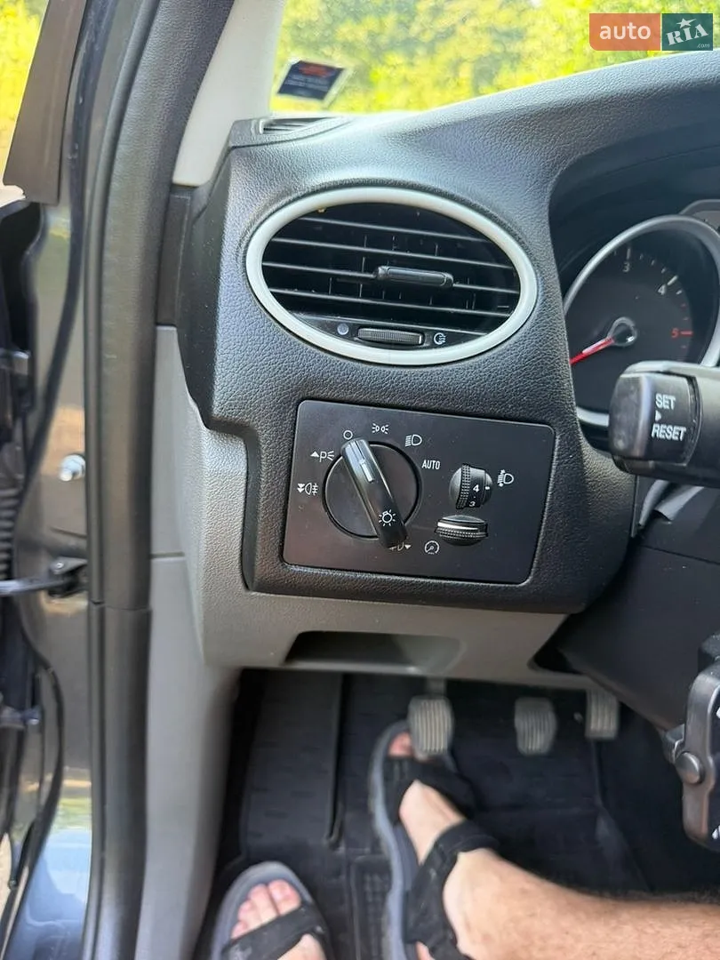 2010 Ford Focus - мініатюра 39