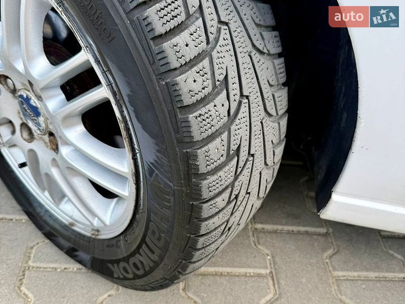 Седан Ford Focus 2000 в Чернівцях