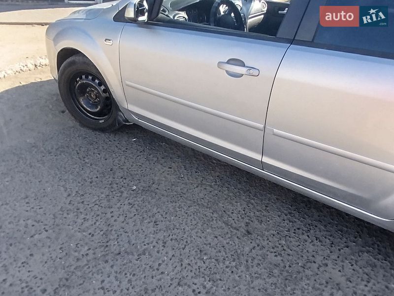 Хэтчбек Ford Focus 2006 в Первомайске
