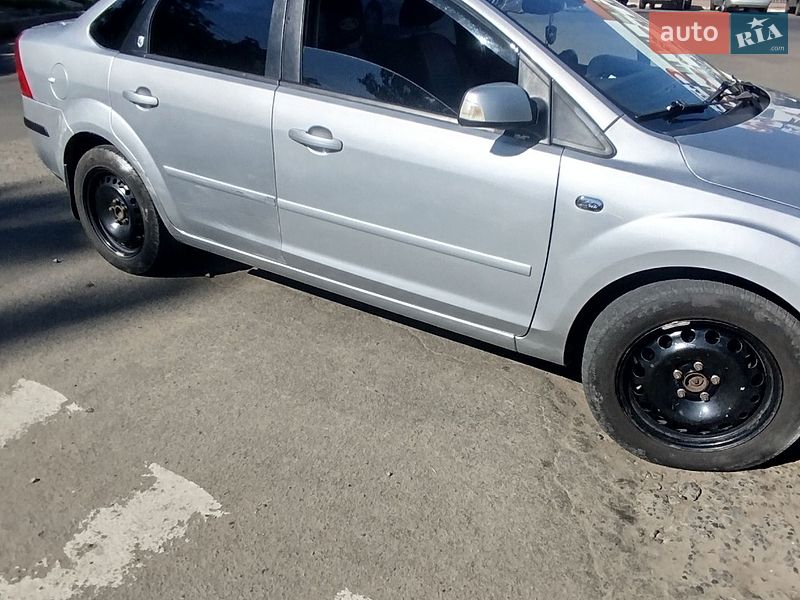 Хэтчбек Ford Focus 2006 в Первомайске