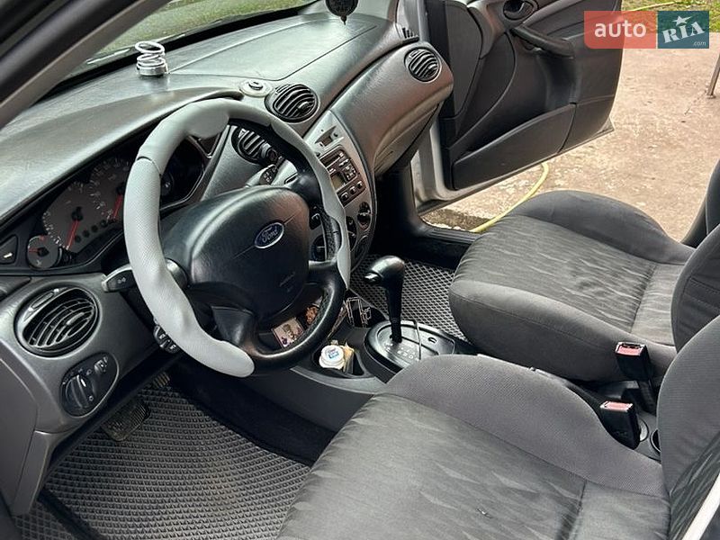 Хэтчбек Ford Focus 2004 в Черновцах