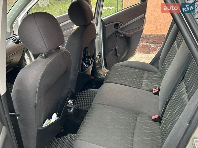 Хэтчбек Ford Focus 2004 в Черновцах