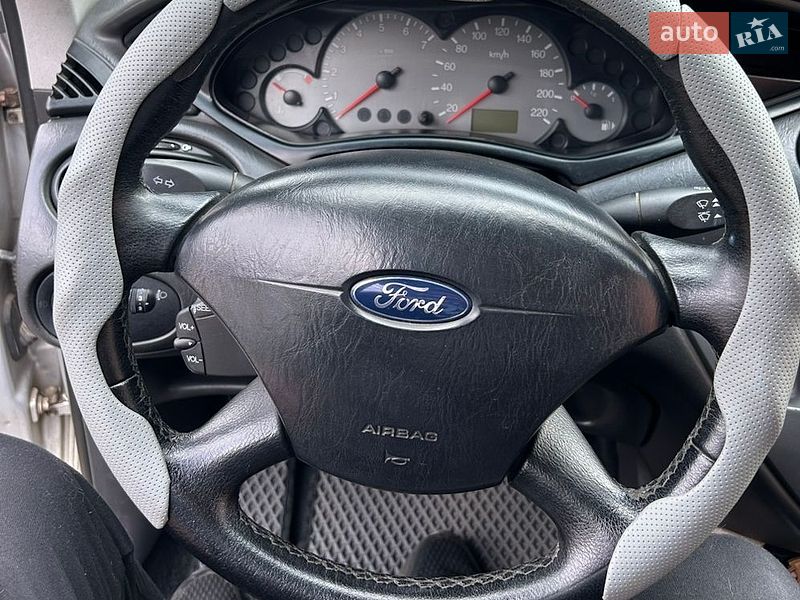 Хэтчбек Ford Focus 2004 в Черновцах