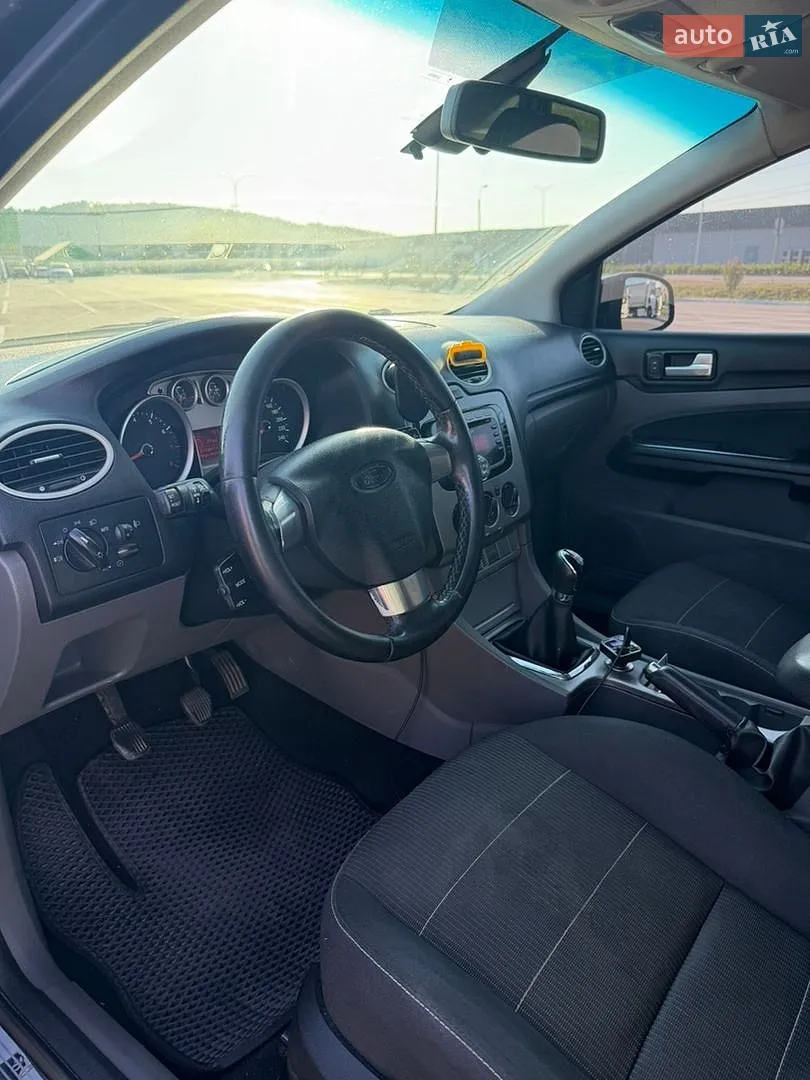 2010 Ford Focus - мініатюра 7