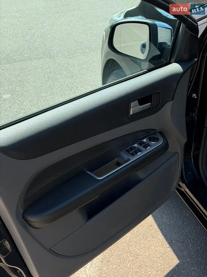 2010 Ford Focus - мініатюра 16