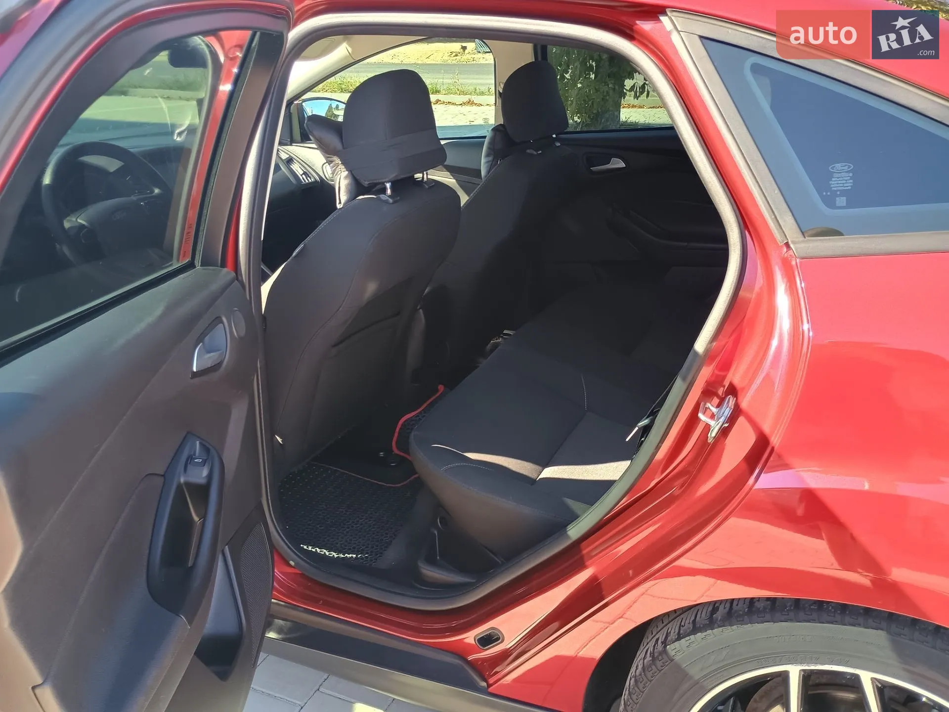 2016 Ford Focus - мініатюра 16