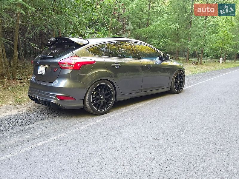 Хэтчбек Ford Focus 2017 в Луцке