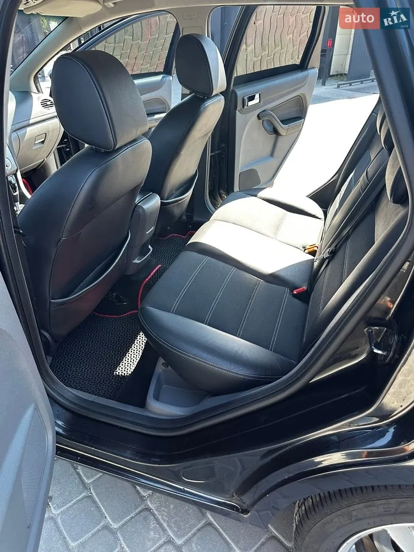 2010 Ford Focus - мініатюра 20