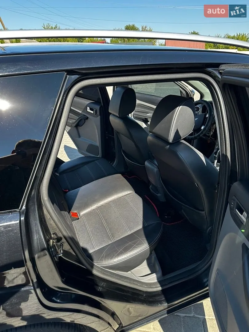 2010 Ford Focus - мініатюра 25
