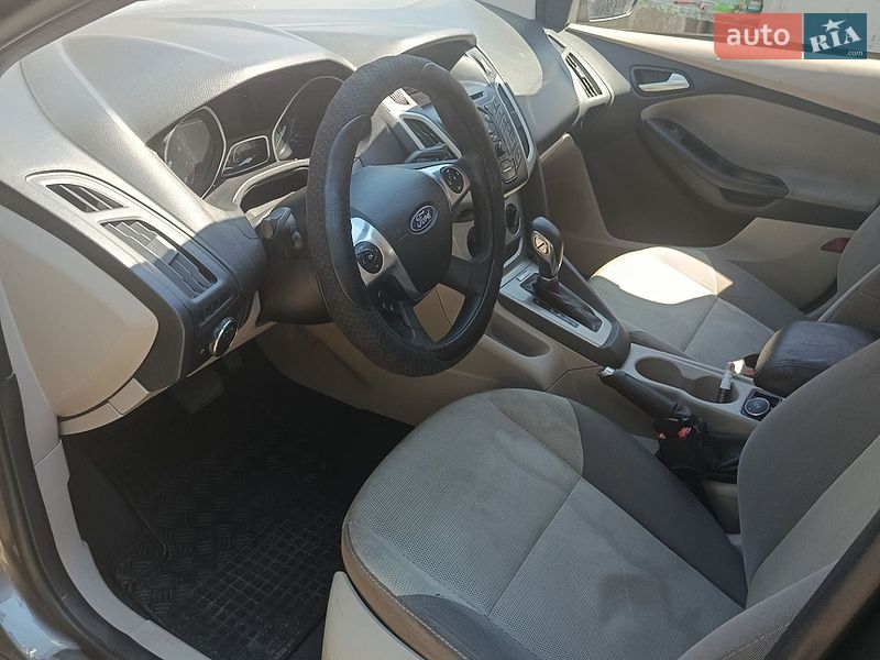 Седан Ford Focus 2014 в Южному