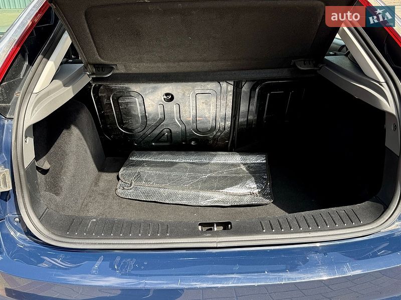 Хэтчбек Ford Focus 2010 в Хмельницком