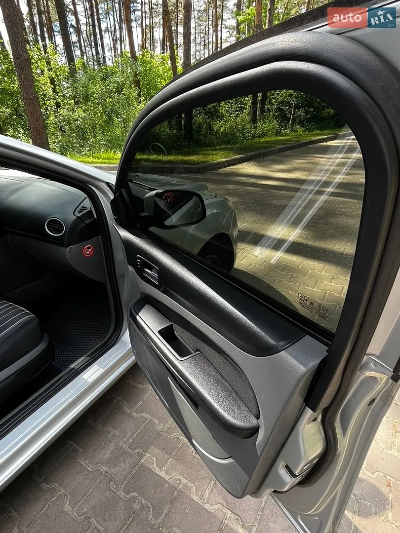 2010 Ford Focus - мініатюра 15