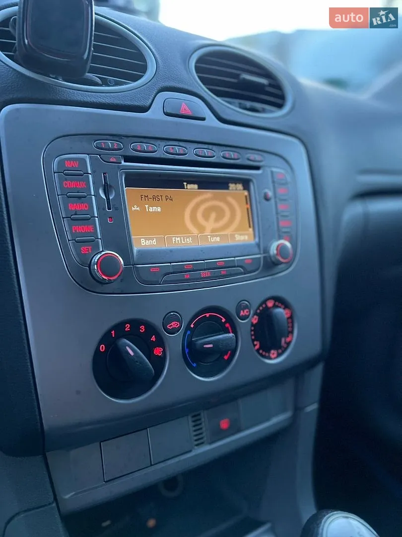 2010 Ford Focus - мініатюра 18