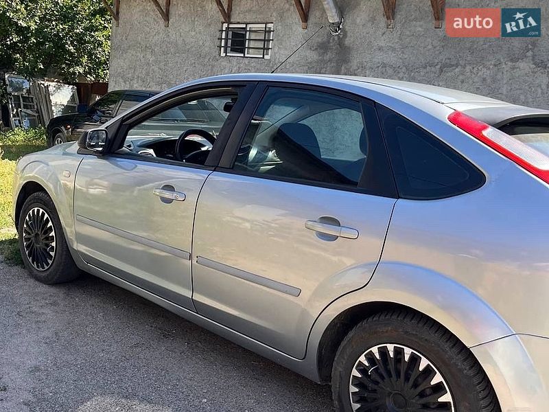 Хэтчбек Ford Focus 2004 в Кропивницком