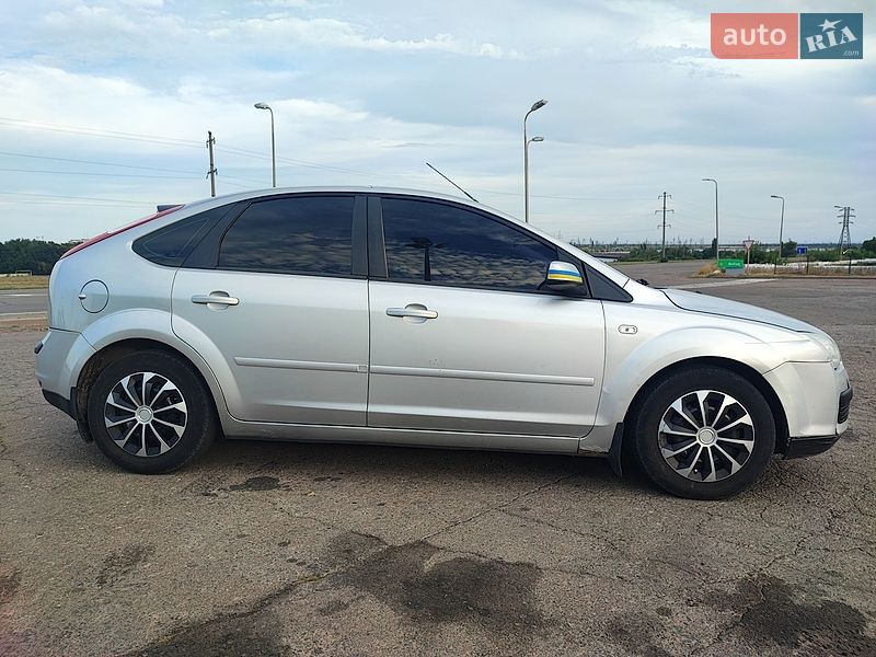 Хэтчбек Ford Focus 2007 в Южноукраинске