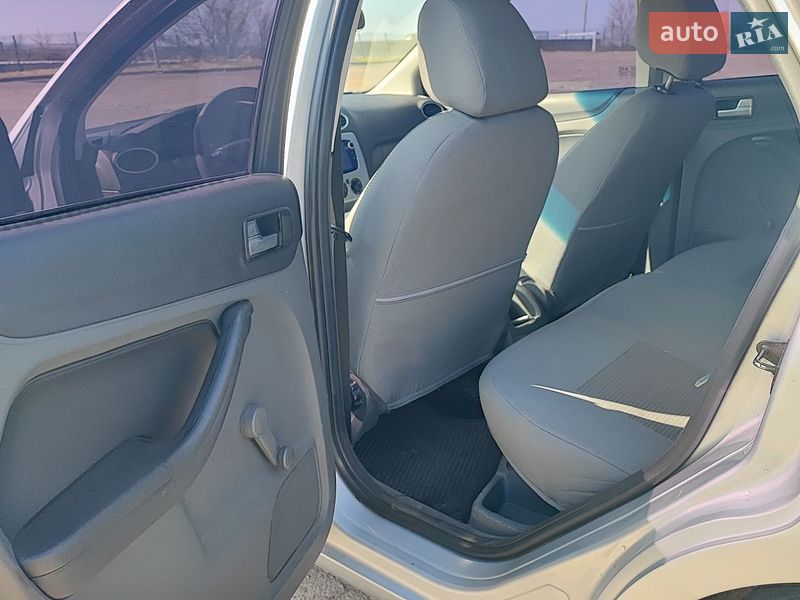 Хэтчбек Ford Focus 2007 в Южноукраинске