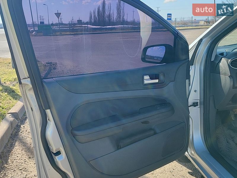 Хэтчбек Ford Focus 2007 в Южноукраинске