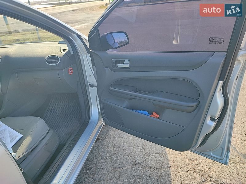 Хэтчбек Ford Focus 2007 в Южноукраинске