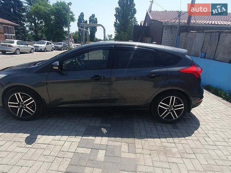 Хэтчбек Ford Focus 2015 в Днепре