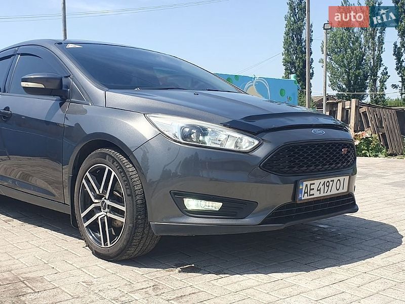 Хэтчбек Ford Focus 2015 в Днепре