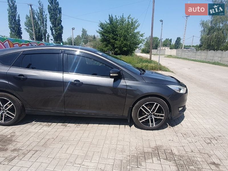 Хэтчбек Ford Focus 2015 в Днепре