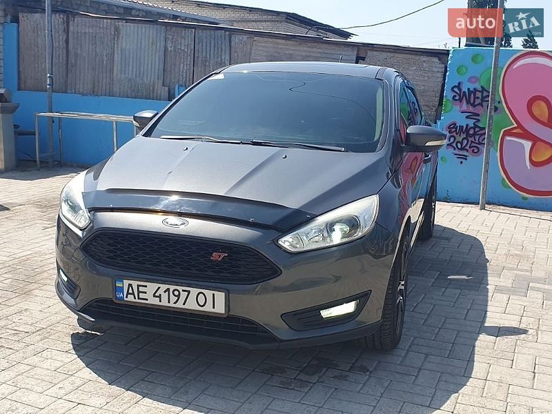 Хэтчбек Ford Focus 2015 в Днепре