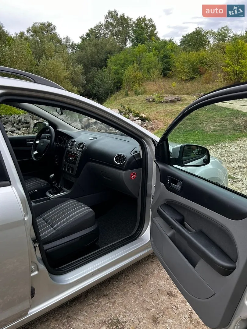 2010 Ford Focus - мініатюра 12