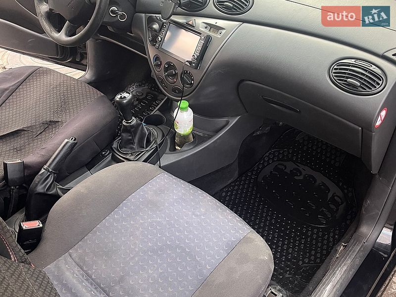 Хэтчбек Ford Focus 2004 в Квасилове фото 30 Хэтчбек Ford Focus 2004 в Квасилове