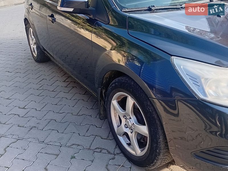 Хэтчбек Ford Focus 2008 в Черновцах