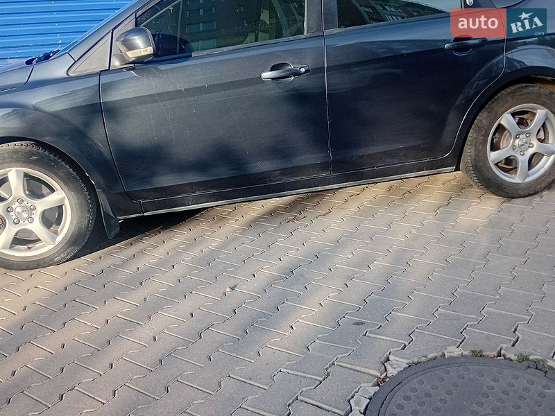 Хэтчбек Ford Focus 2008 в Черновцах