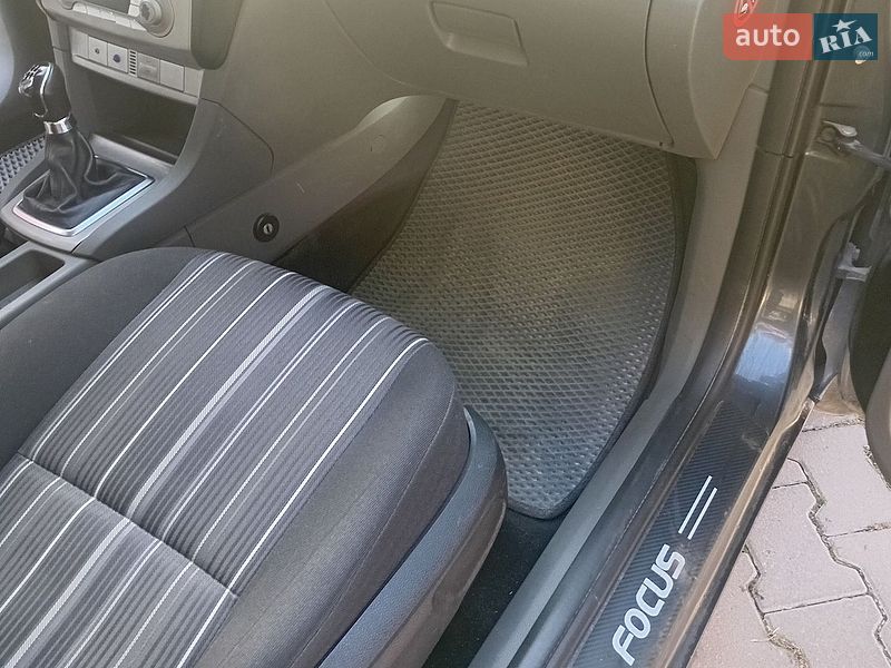 Хэтчбек Ford Focus 2008 в Черновцах