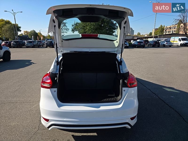 Хэтчбек Ford Focus 2015 в Киеве