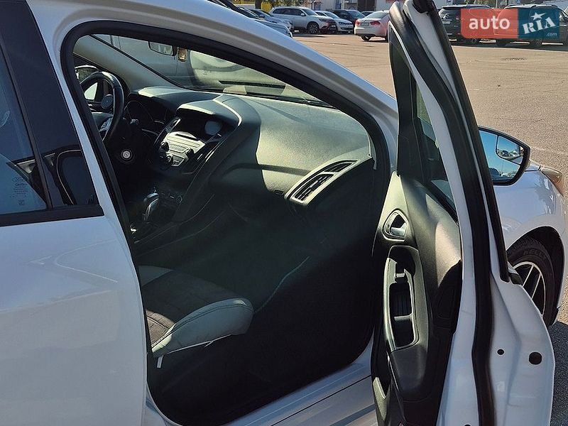 Хэтчбек Ford Focus 2015 в Киеве