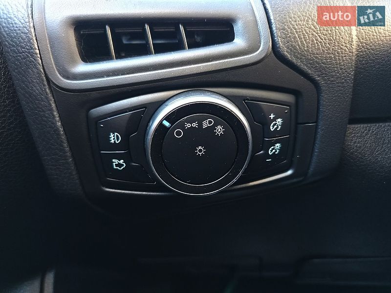 Хэтчбек Ford Focus 2015 в Киеве