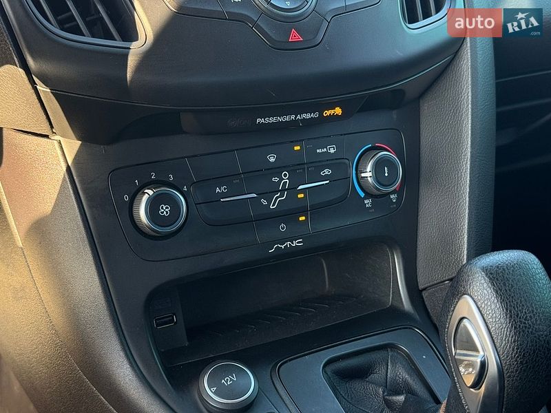 Седан Ford Focus 2015 в Львові