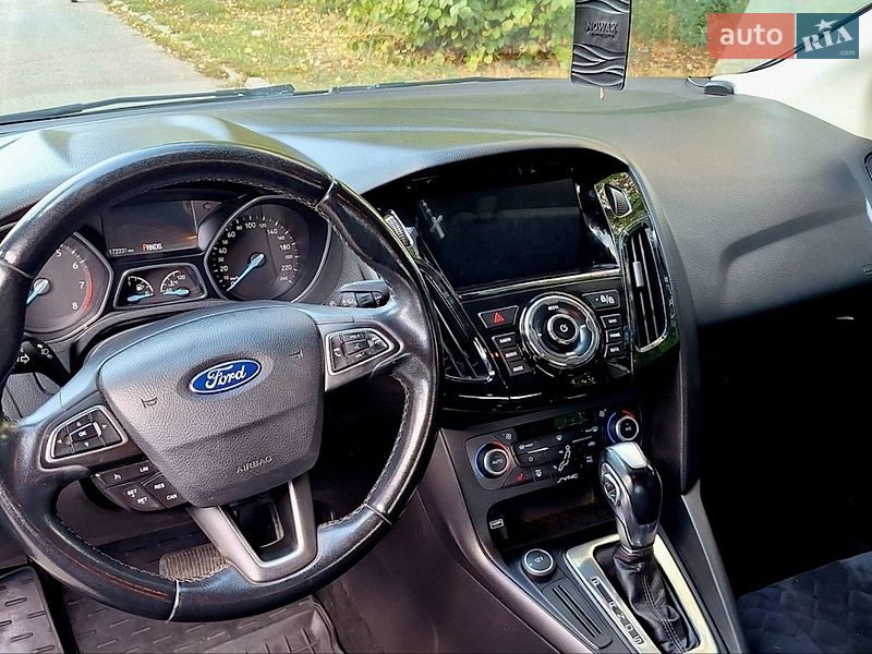 Седан Ford Focus 2015 в Дрогобичі