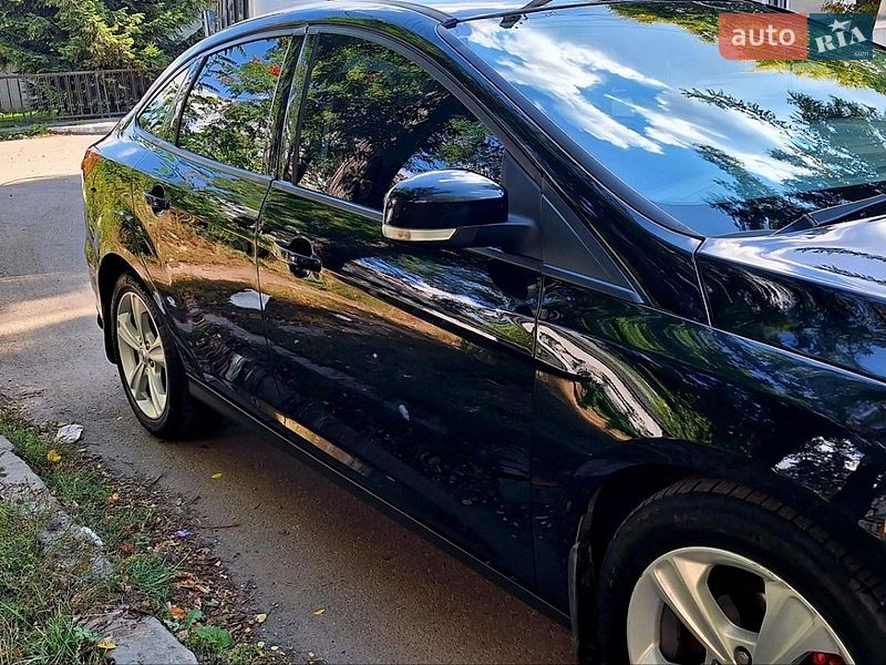 Седан Ford Focus 2015 в Дрогобичі