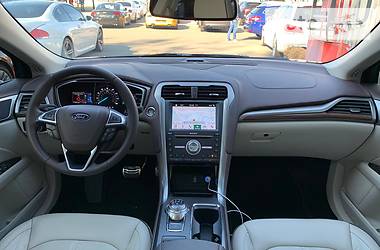 Седан Ford Fusion 2017 в 