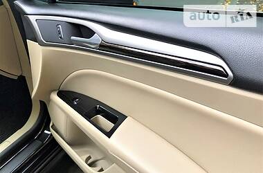 Седан Ford Fusion 2015 в 