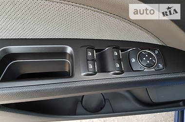 Седан Ford Fusion 2016 в 