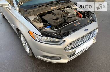 Седан Ford Fusion 2015 в 