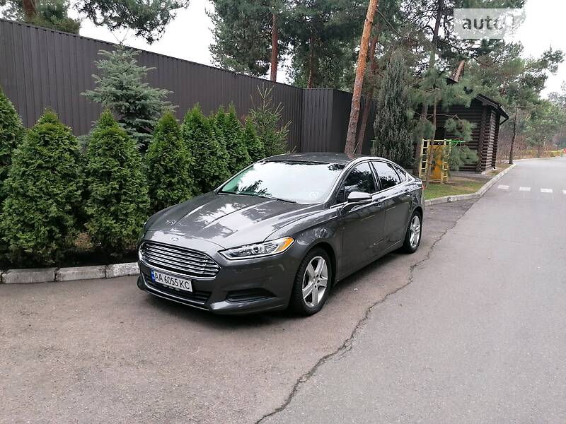 Седан Ford Fusion 2015 в 