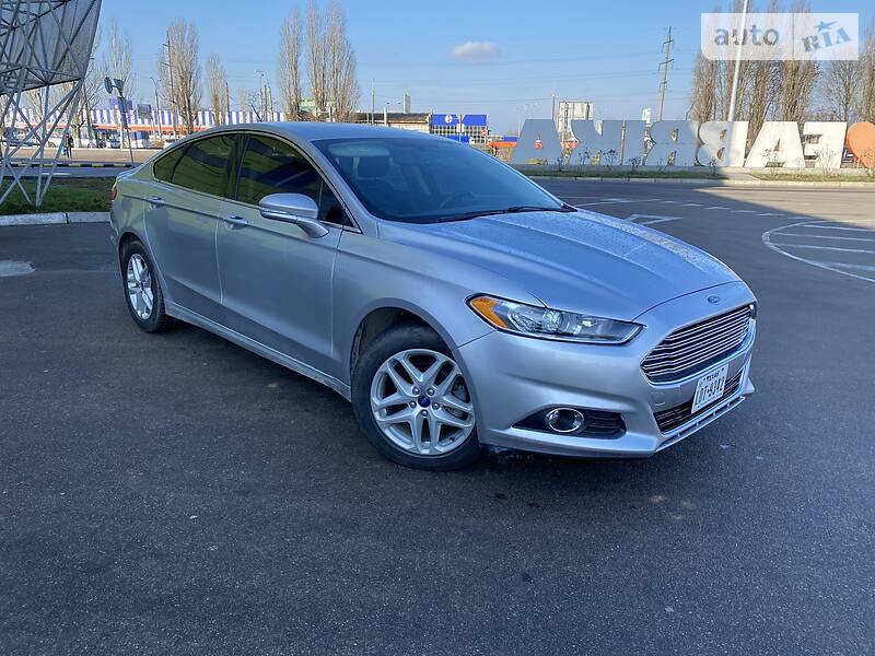 Седан Ford Fusion 2013 в 