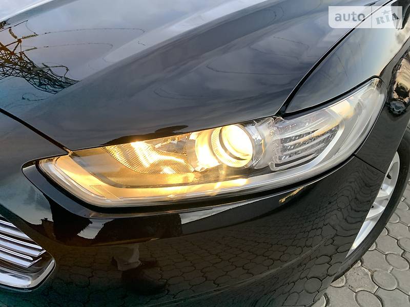 Седан Ford Fusion 2015 в Чернівцях