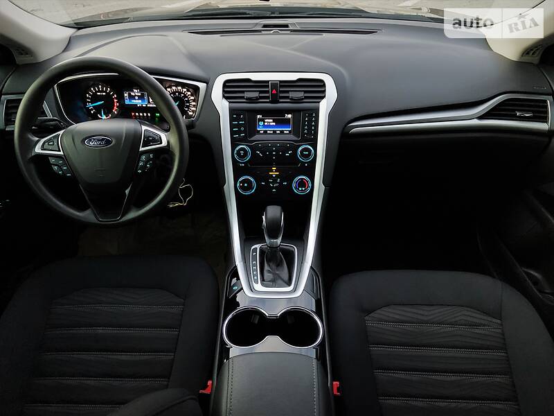 Седан Ford Fusion 2015 в Чернівцях