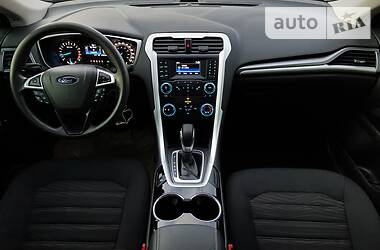 Седан Ford Fusion 2015 в 