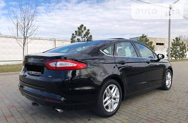 Седан Ford Fusion 2016 в 
