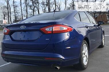 Седан Ford Fusion 2015 в 