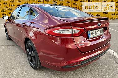 Седан Ford Fusion 2015 в 