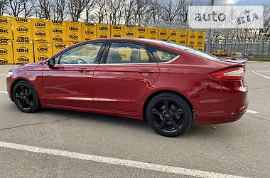 Седан Ford Fusion 2015 в 